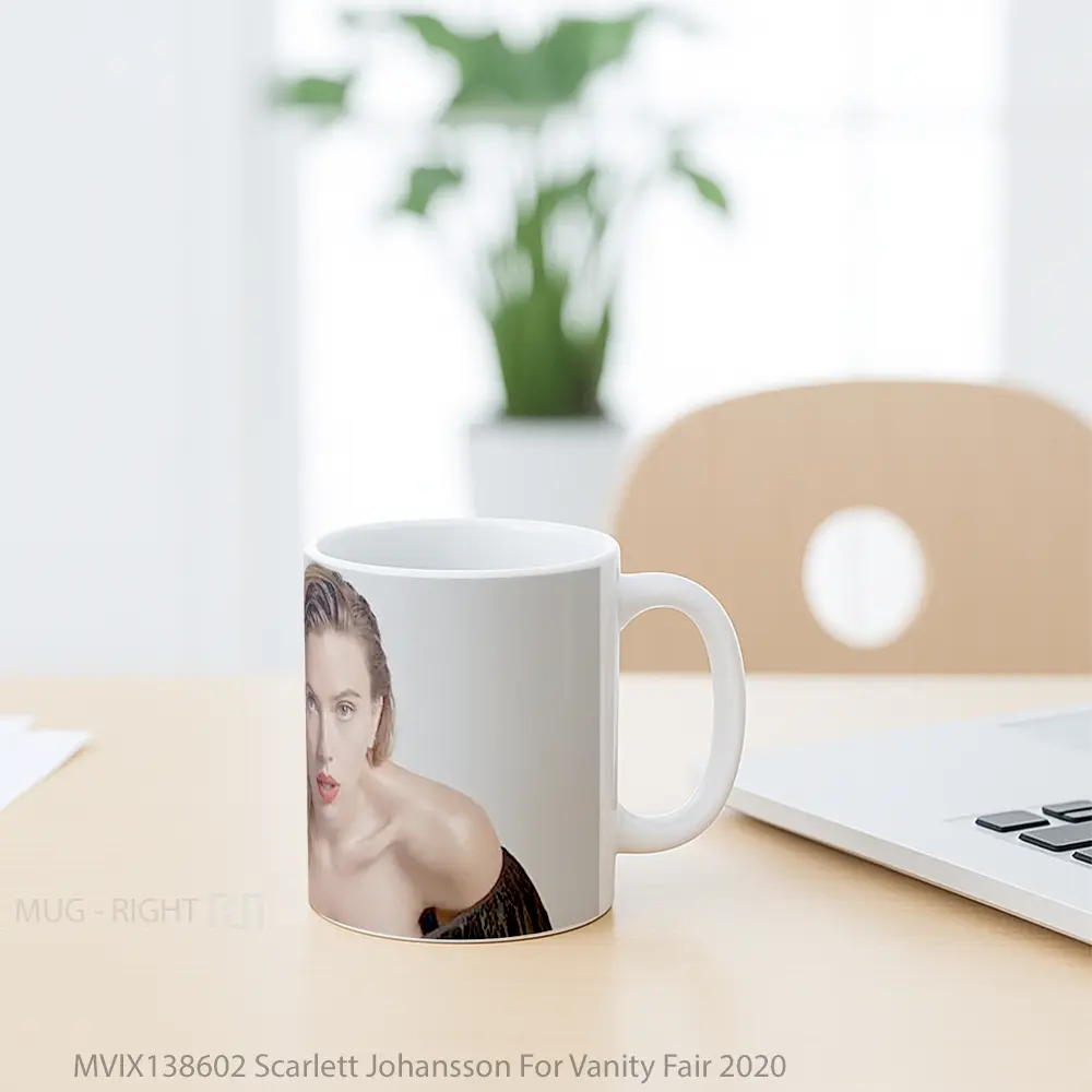 Mug Scarlett Johansson For Vanity Fair 2020 Gelas Selebriti - All-side / Desain