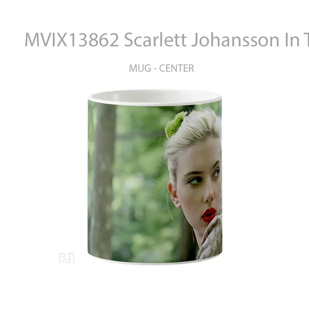 Mug Scarlett Johansson In The Forest Gelas Selebriti