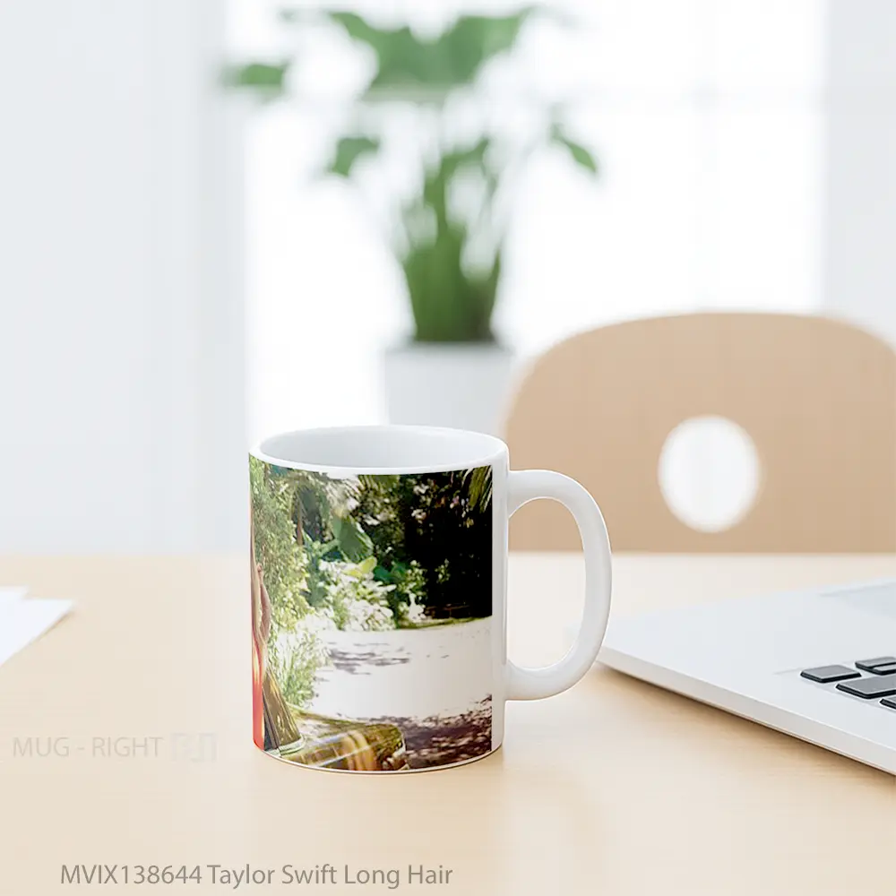 Mug Taylor Swift Long Hair Gelas Selebriti - All-side / Desain