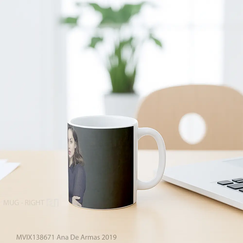 Mug Ana De Armas 2019 Gelas Keramik Unik - All-side / Desain