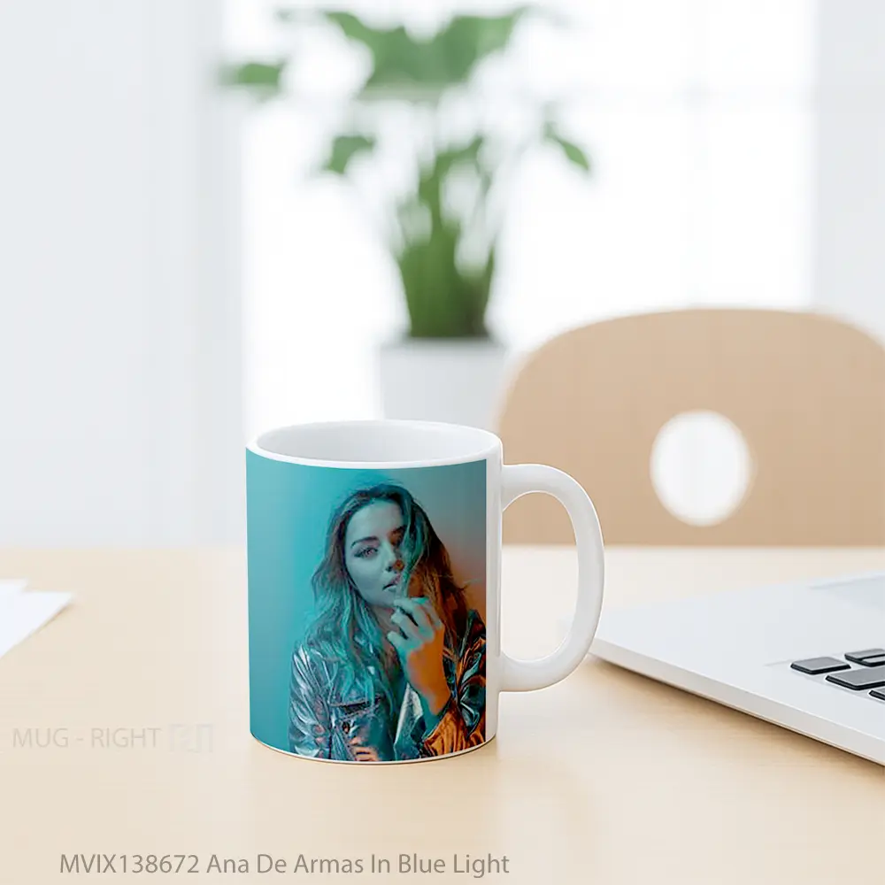 Mug Ana De Armas In Blue Light Gelas Keramik Unik - All-side / Desain