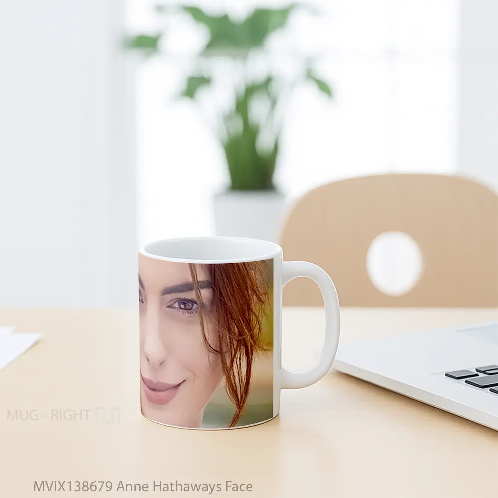 Mug Anne Hathaways Face Gelas Keramik Unik - All-side / Desain
