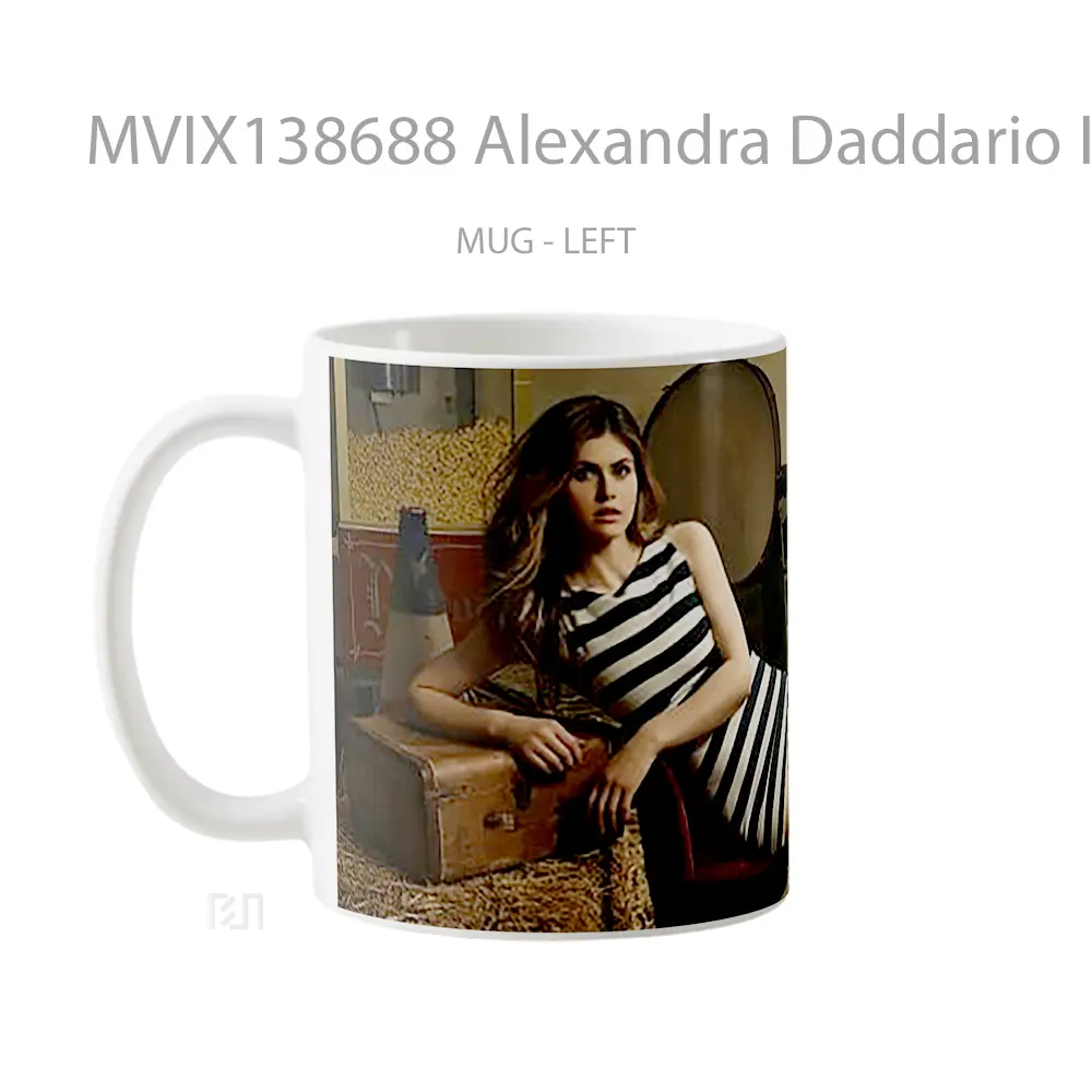 Mug Alexandra Daddario In Decorated Room Gelas Selebriti - All-side / Desain