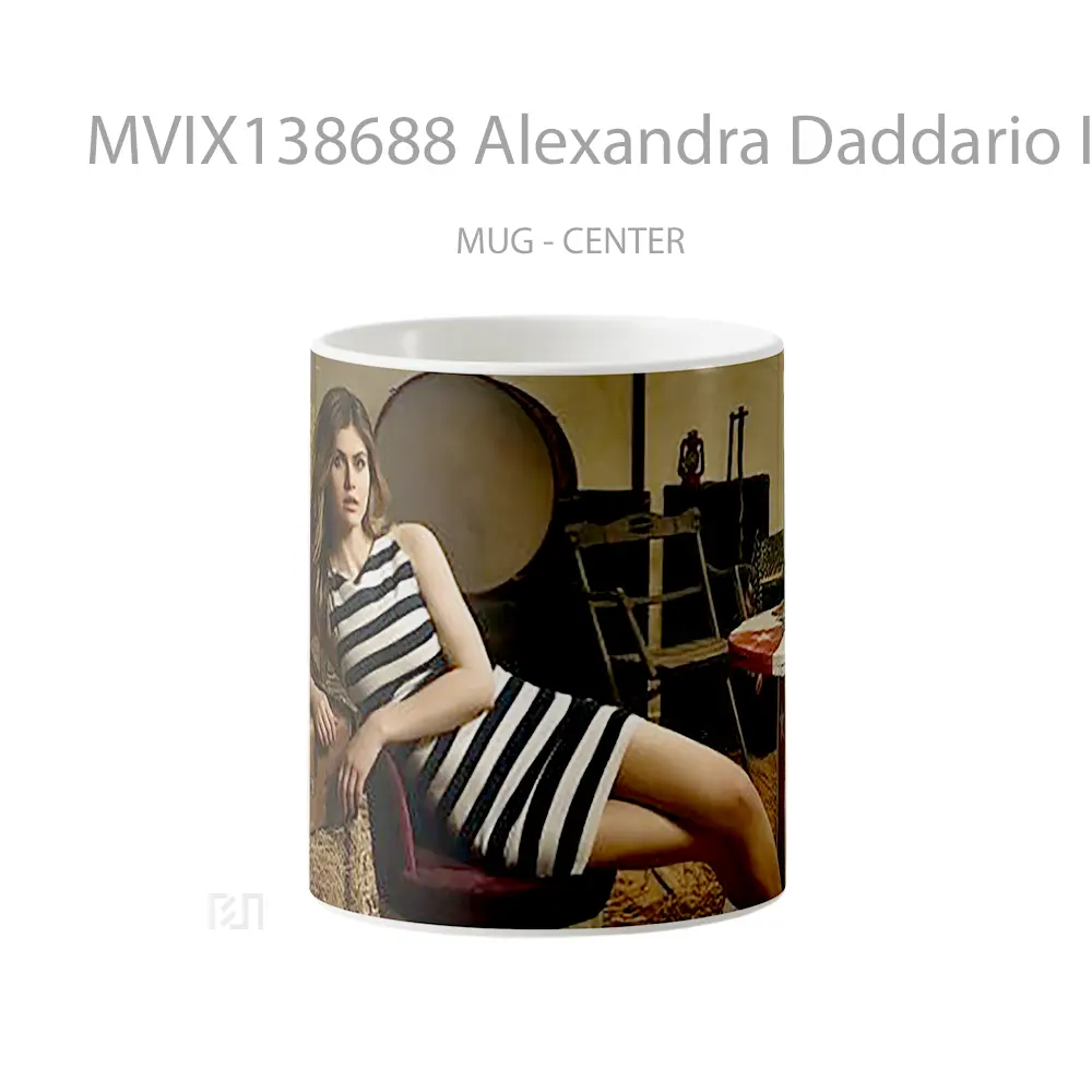 Mug Alexandra Daddario In Decorated Room Gelas Selebriti