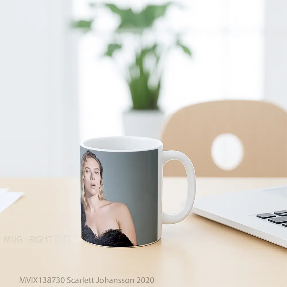 Mug Scarlett Johansson 2020 Gelas Selebriti - All-side / Desain