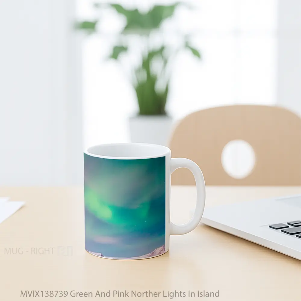 Mug Green And Pink Norther Lights In Island Gelas Pemandangan Alam - All-side / Desain