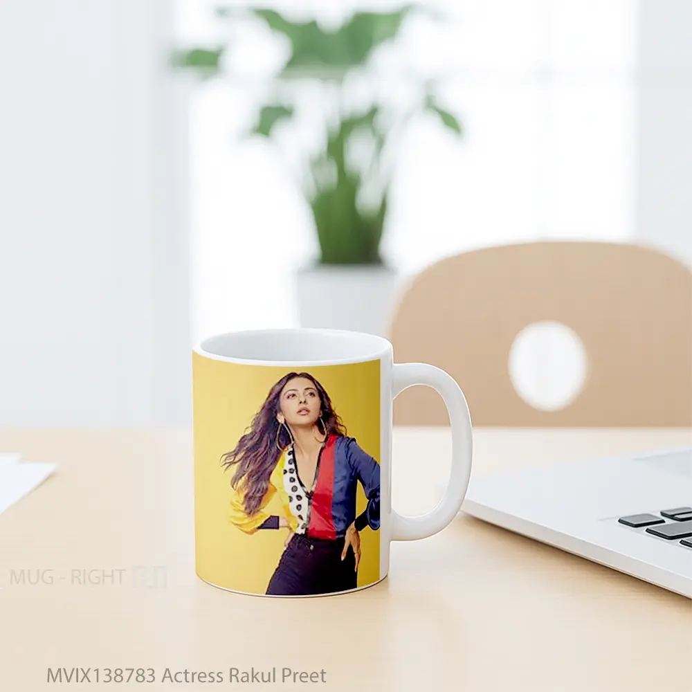 Mug Actress Rakul Preet Gelas Keramik Unik - All-side / Desain
