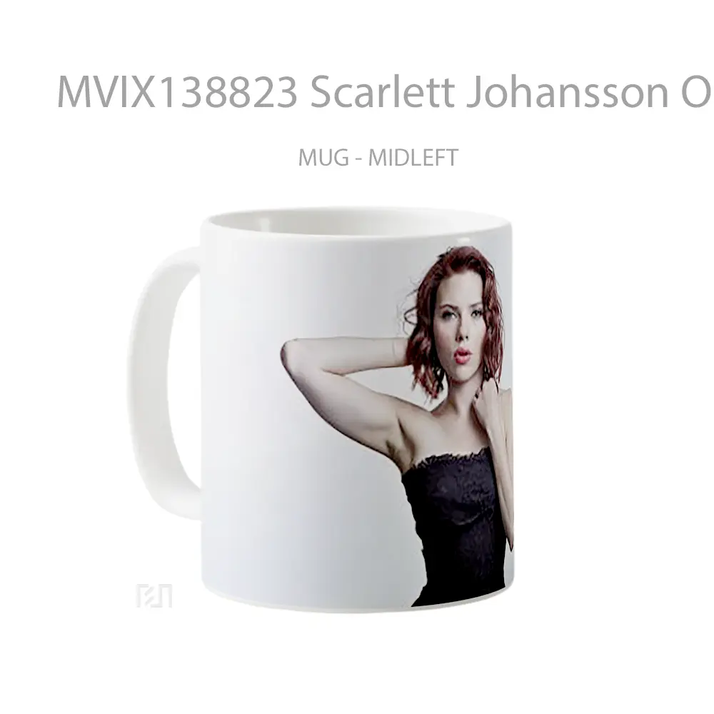 Mug Scarlett Johansson On Black Dress Gelas Selebriti - All-side / Desain