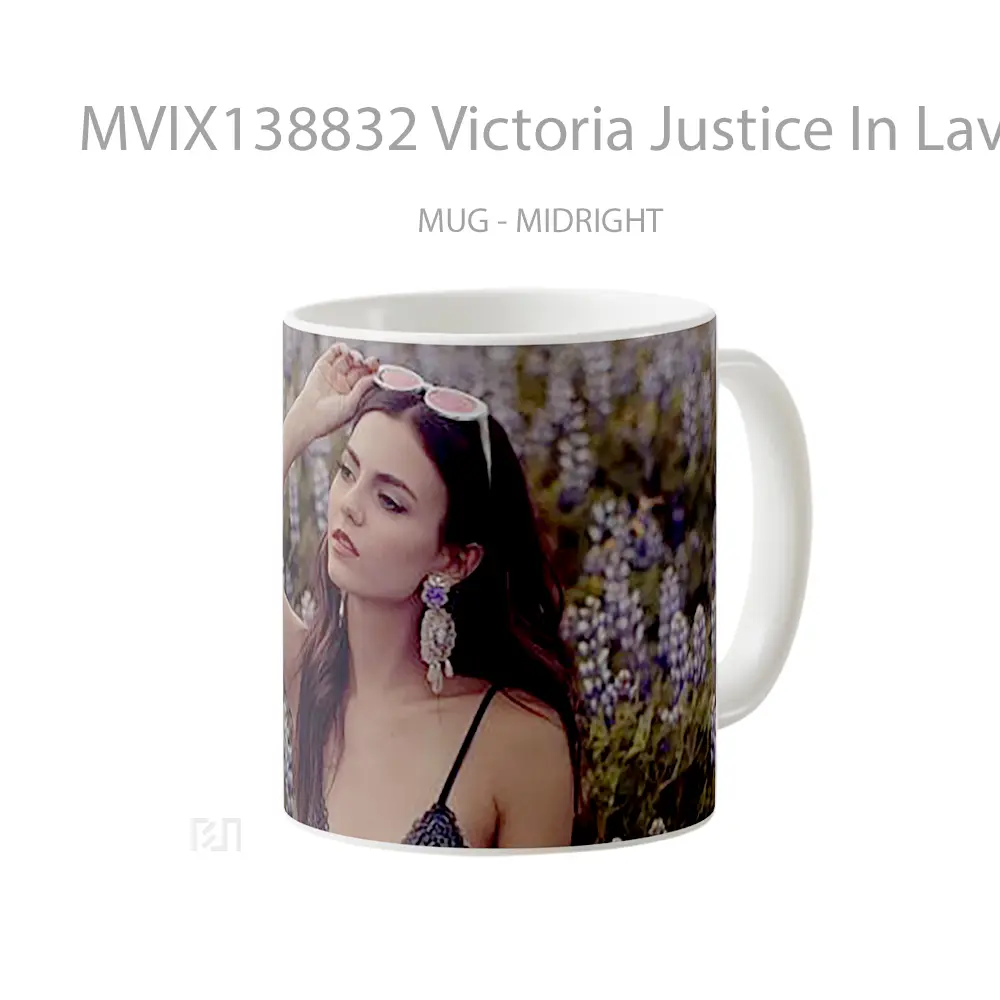 Mug Victoria Justice In Lavander Field Gelas Pemandangan Alam - All-side / Desain