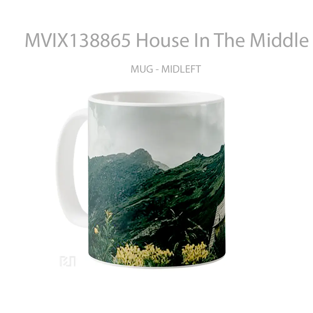 Mug House In The Middle Of The Forest On A Cloudy Day Gelas Pemandangan Alam - All-side / Desain