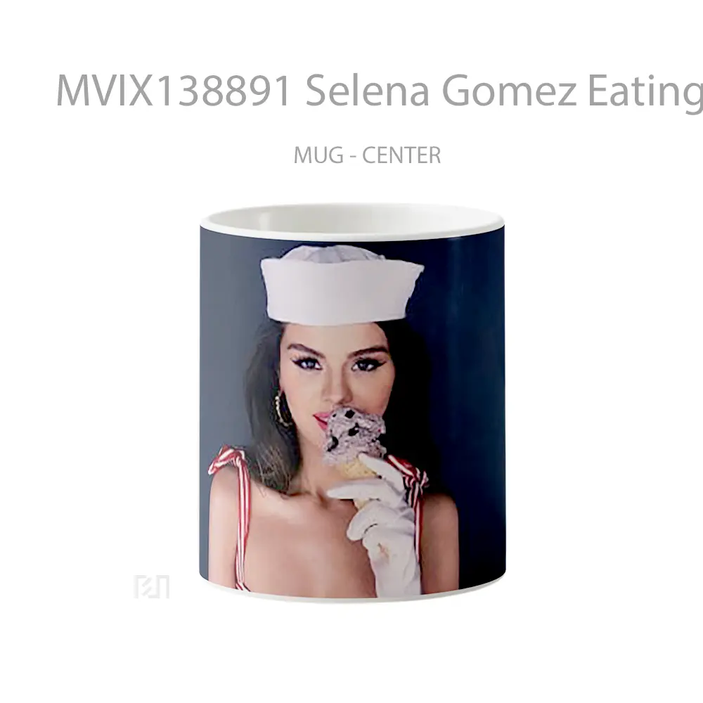 Mug Selena Gomez Eating Icecream Gelas Selebriti
