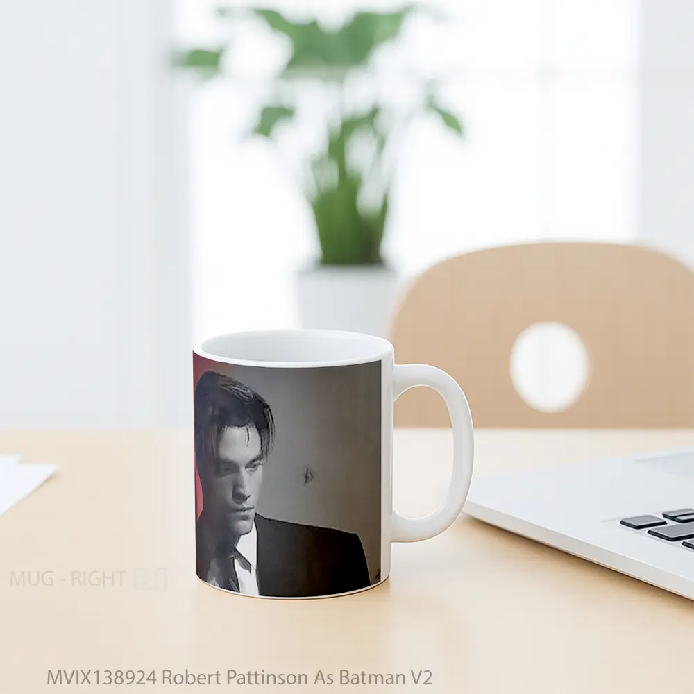 Mug Robert Pattinson As Batman V2 Gelas Superhero - All-side / Desain