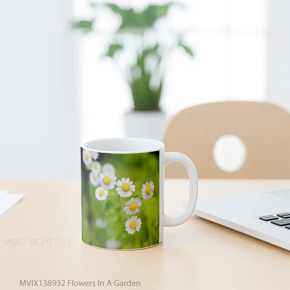 Mug Flowers In A Garden Gelas Pemandangan Alam - All-side / Desain