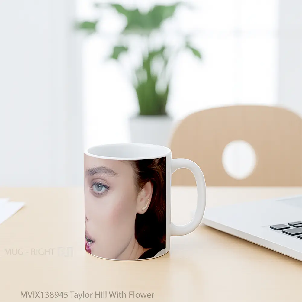Mug Taylor Hill With Flower Gelas Selebriti - All-side / Desain