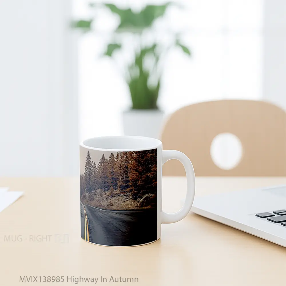 Mug Highway In Autumn Gelas Keramik Unik - All-side / Desain