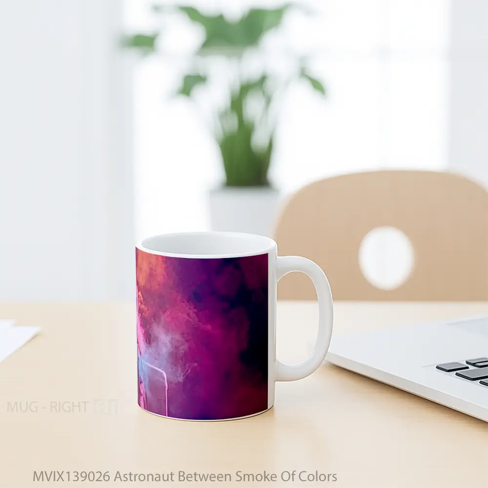 Mug Astronaut Between Smoke Of Colors Gelas Astronomi - All-side / Desain