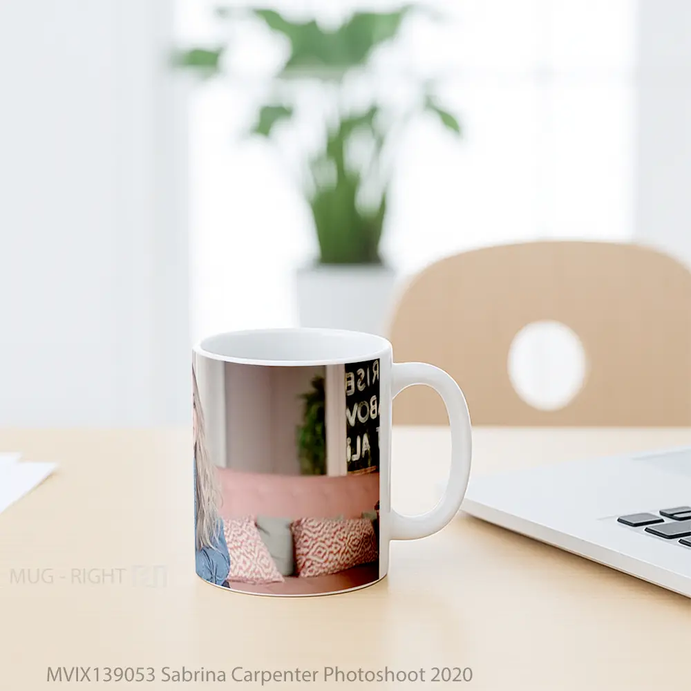 Mug Sabrina Carpenter Photoshoot 2020 Gelas Keramik Unik - All-side / Desain