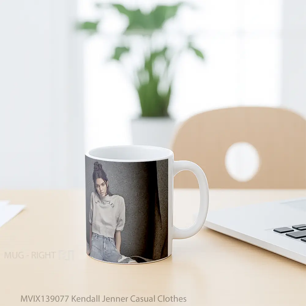 Mug Kendall Jenner Casual Clothes Gelas Selebriti - All-side / Desain