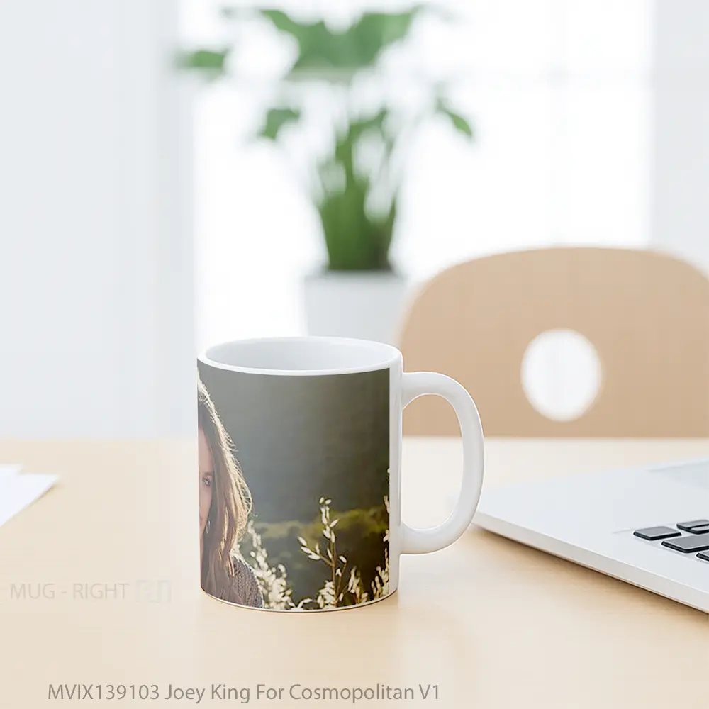 Mug Joey King For Cosmopolitan V1 Gelas Keramik Unik - All-side / Desain