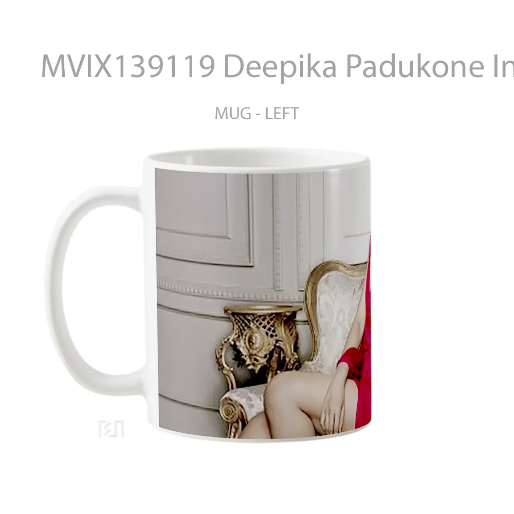 Mug Deepika Padukone In An Armchair Gelas Keramik Unik - All-side / Desain