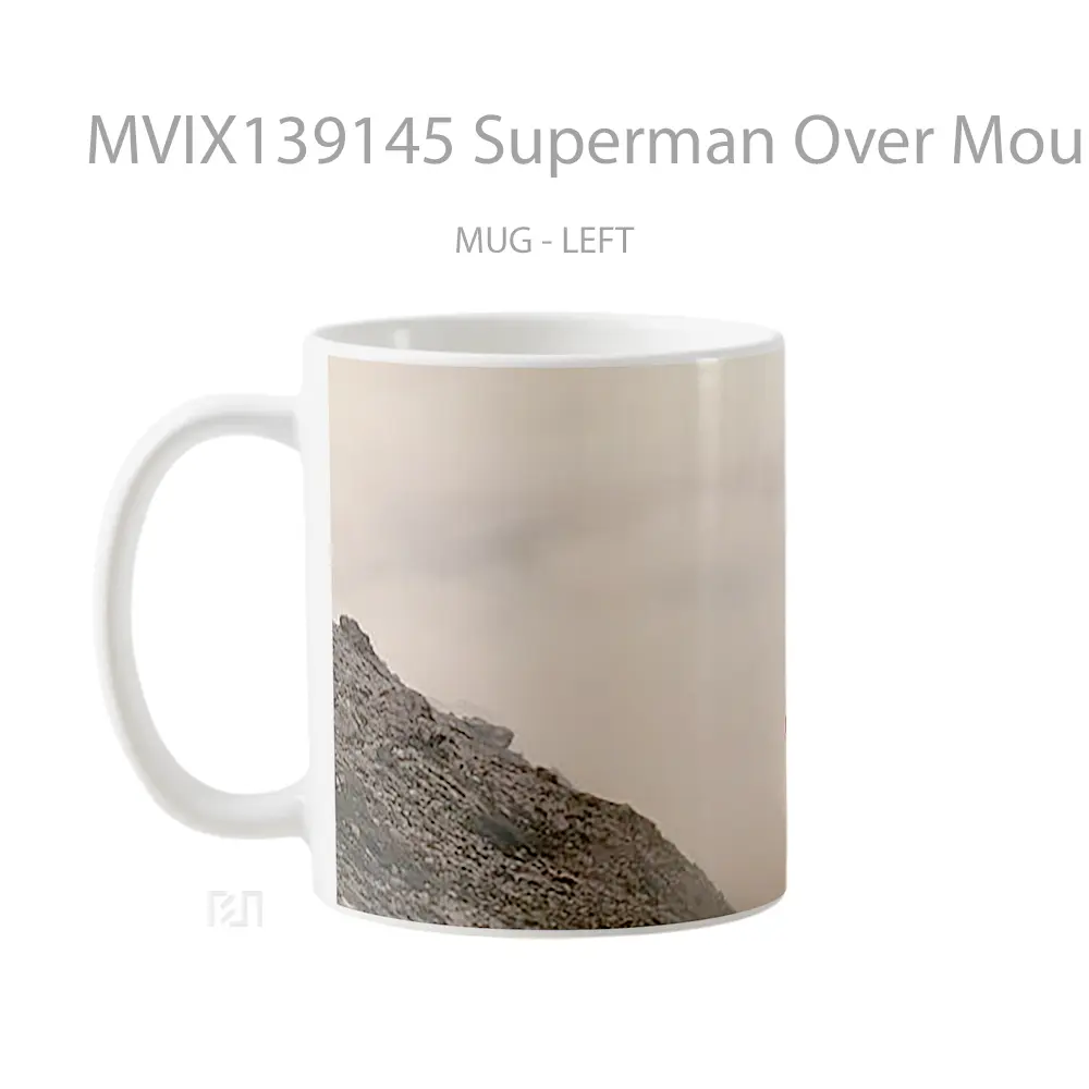 Mug Superman Over Mountain Infront Of Mist Gelas Superhero - Tampak Tengah