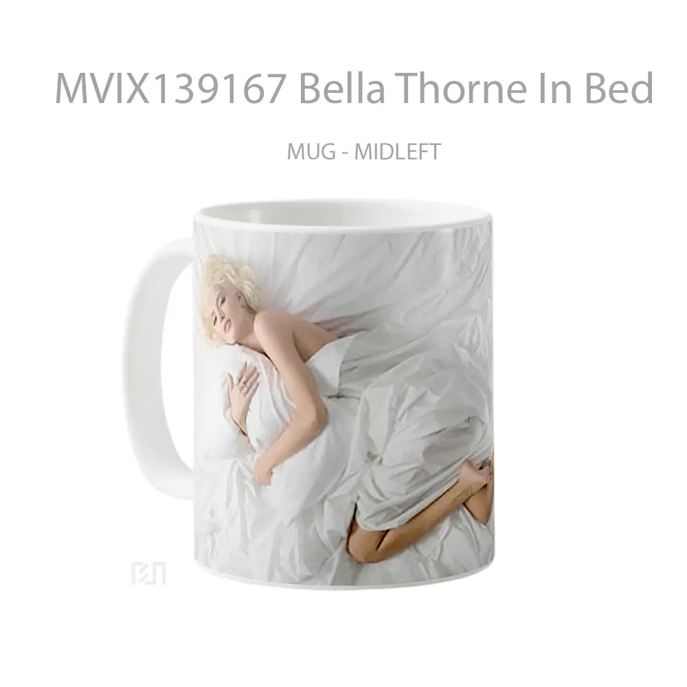 Mug Bella Thorne In Bed Gelas Keramik Unik - All-side / Desain