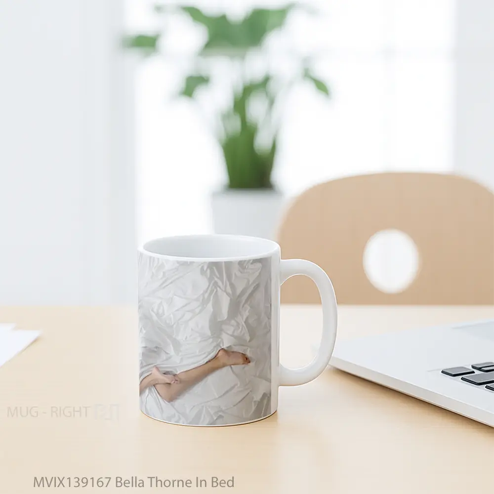 Mug Bella Thorne In Bed Gelas Keramik Unik - All-side / Desain