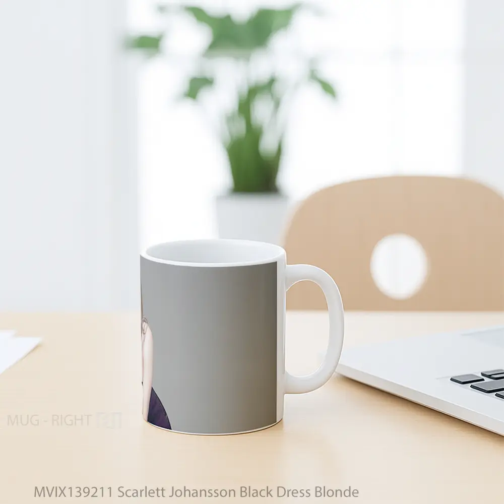 Mug Scarlett Johansson Black Dress Blonde Gelas Selebriti - All-side / Desain