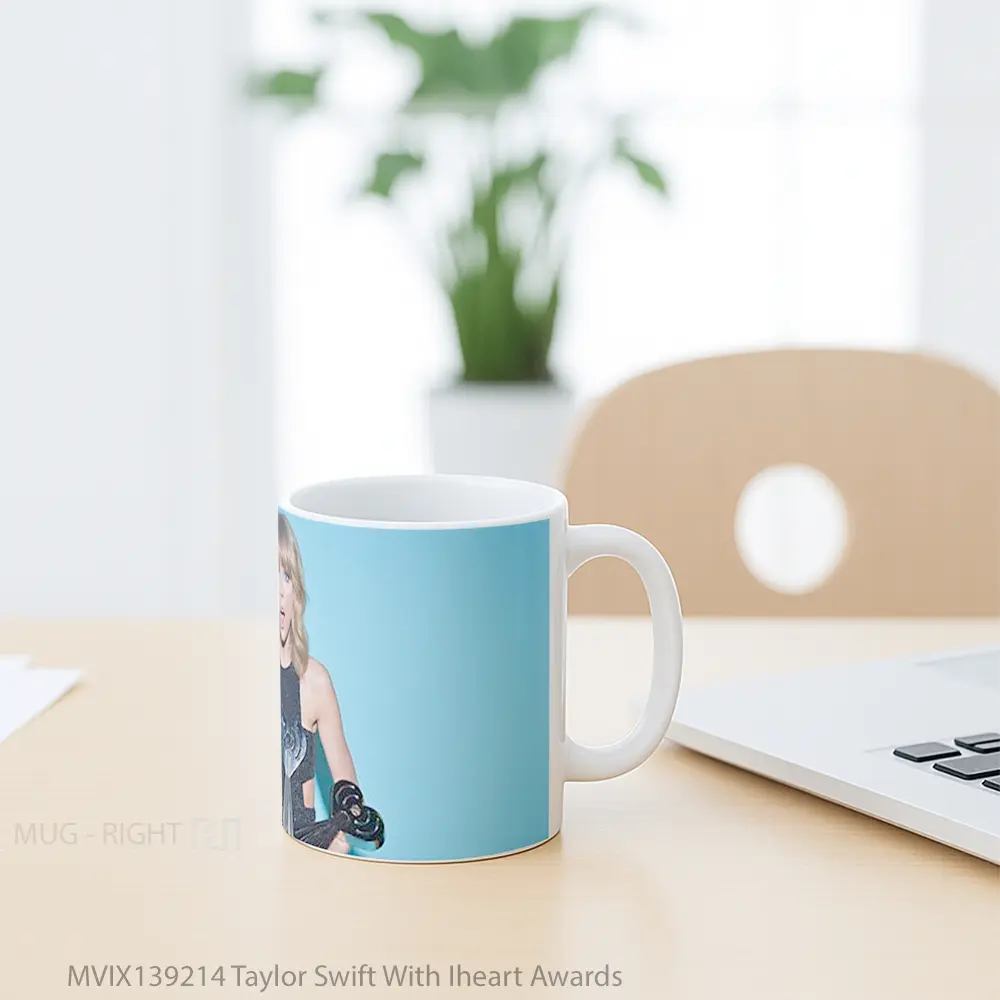 Mug Taylor Swift With Iheart Awards Gelas Selebriti - All-side / Desain