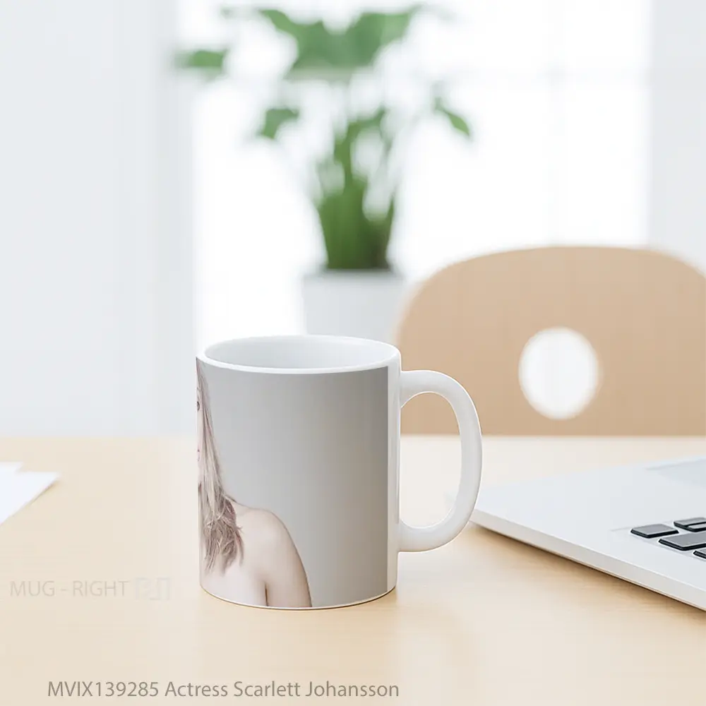 Mug Actress Scarlett Johansson Gelas Selebriti - All-side / Desain