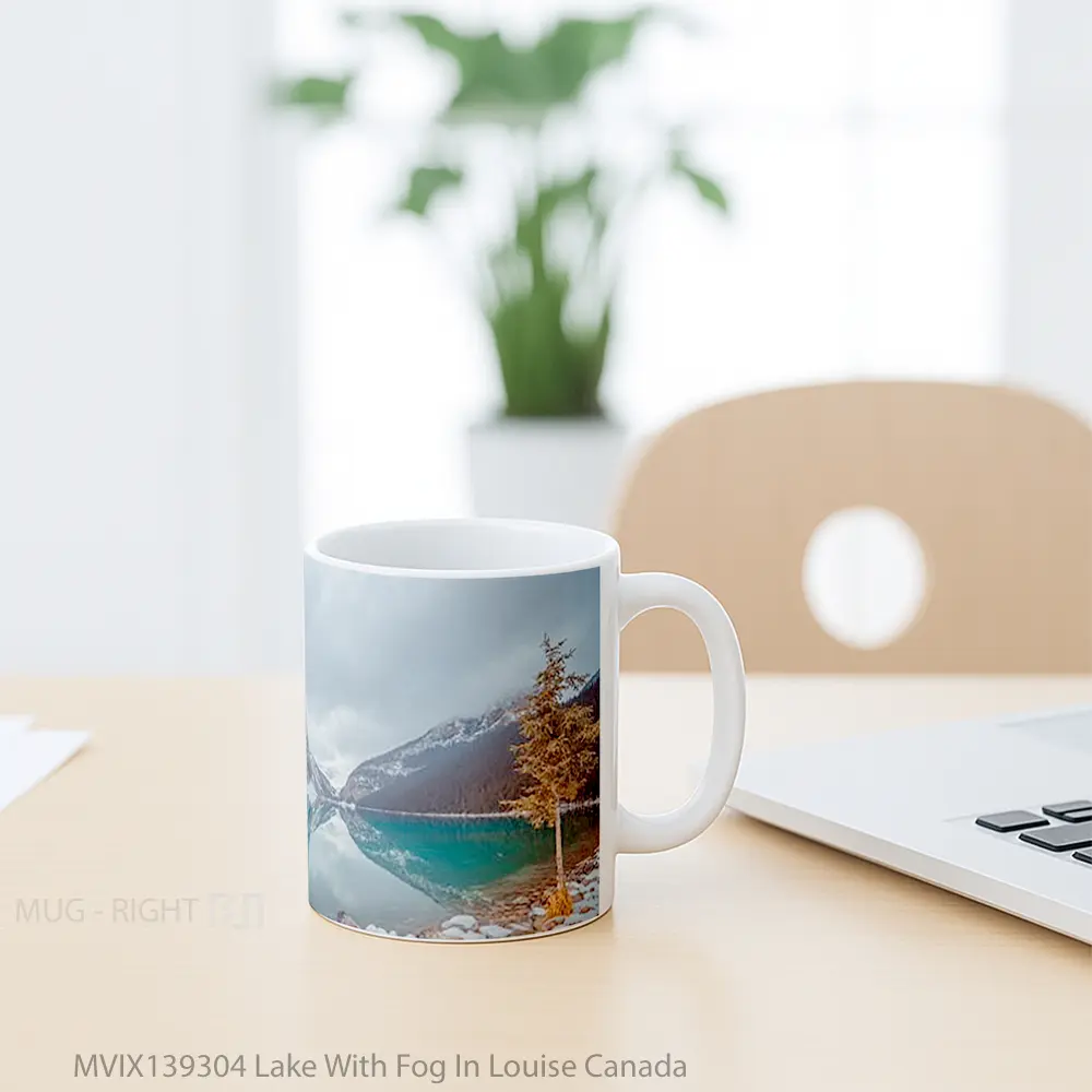 Mug Lake With Fog In Louise Canada Gelas Pemandangan Alam - All-side / Desain