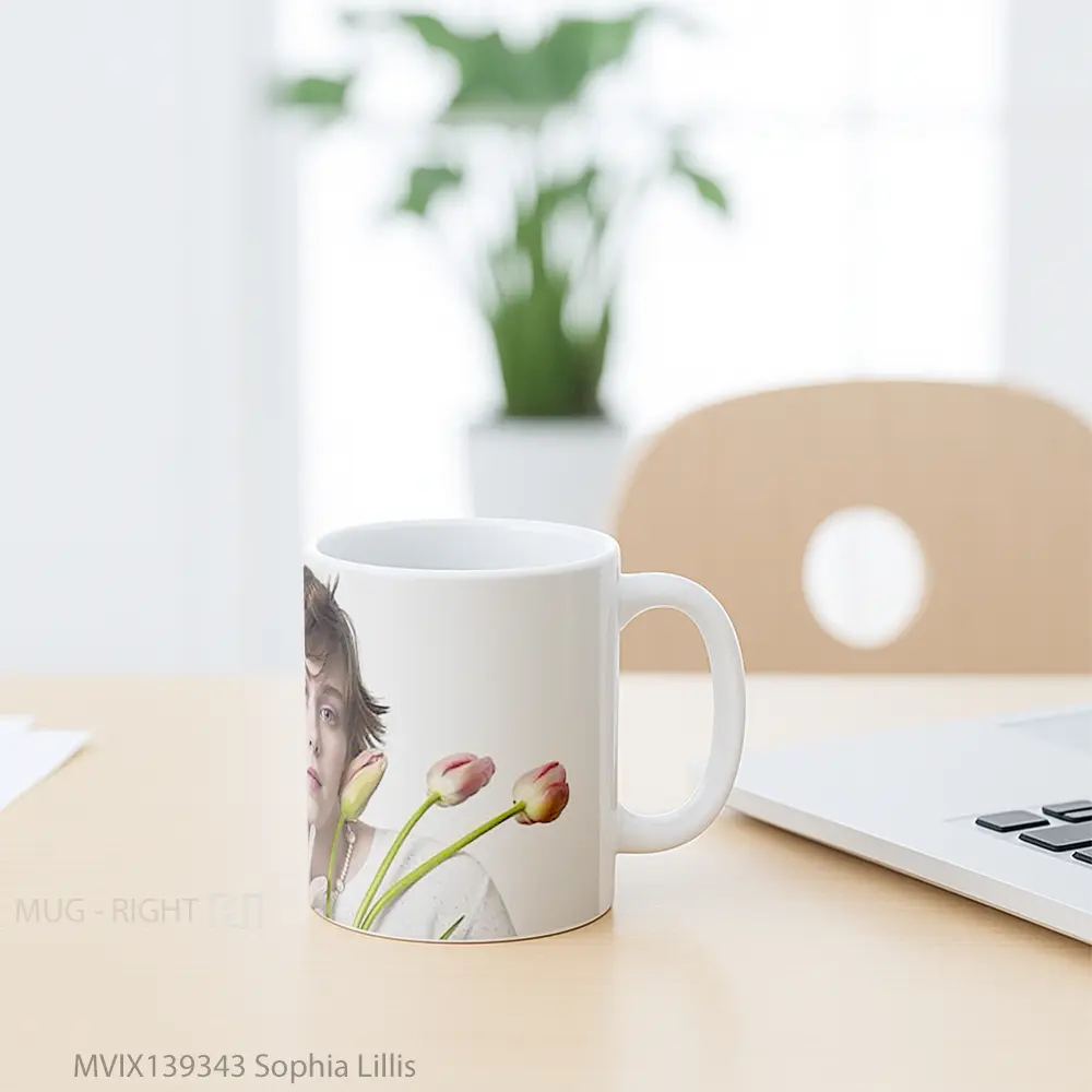 Mug Sophia Lillis Gelas Keramik Unik - All-side / Desain
