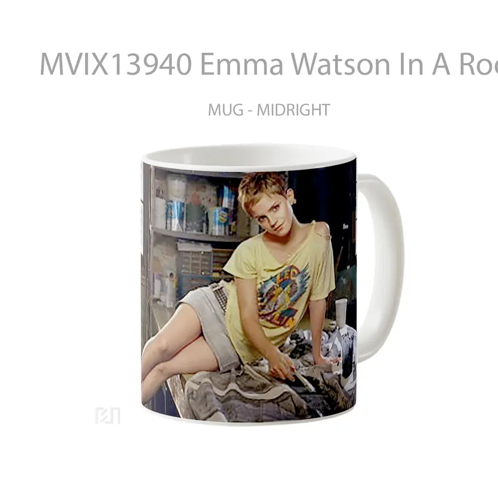 Mug Emma Watson In A Room V1 Gelas Selebriti - All-side / Desain