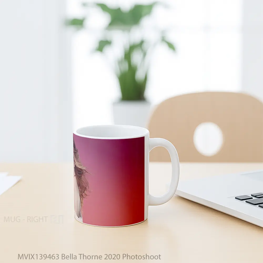 Mug Bella Thorne 2020 Photoshoot Gelas Keramik Unik - All-side / Desain