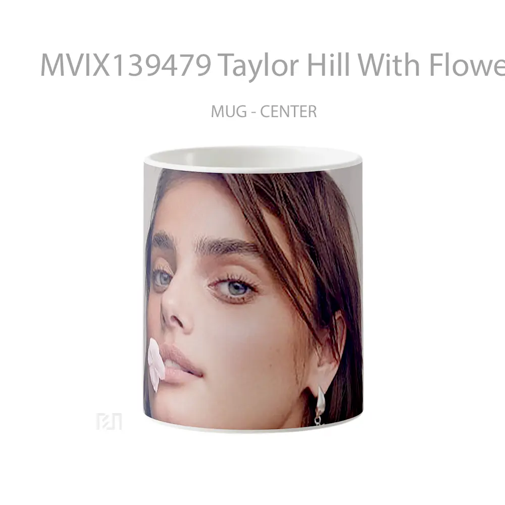 Mug Taylor Hill With Flower In Her Lips Gelas Selebriti