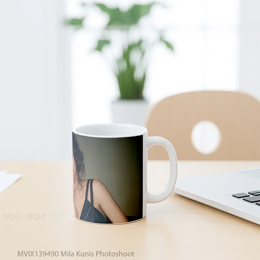 Mug Mila Kunis Photoshoot Gelas Keramik Unik - All-side / Desain