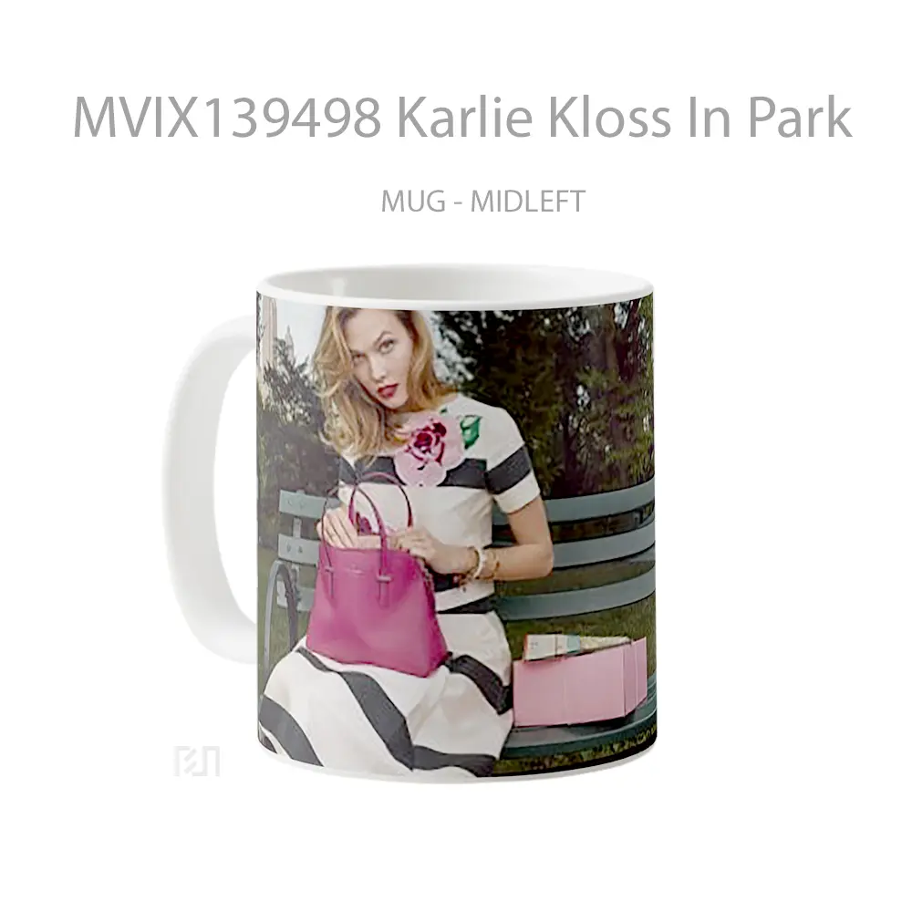 Mug Karlie Kloss In Park Gelas Keramik Unik - All-side / Desain