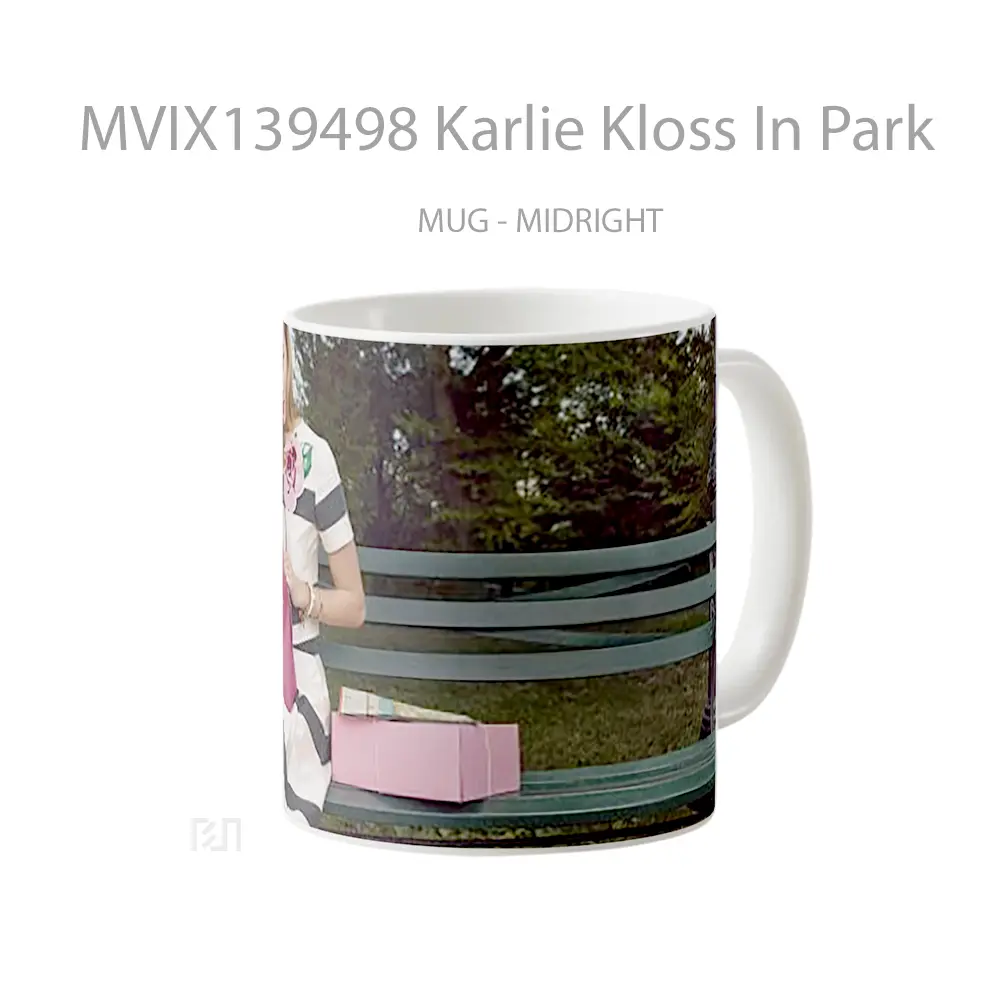 Mug Karlie Kloss In Park Gelas Keramik Unik - All-side / Desain