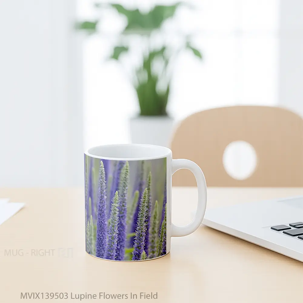 Mug Lupine Flowers In Field Gelas Pemandangan Alam - All-side / Desain