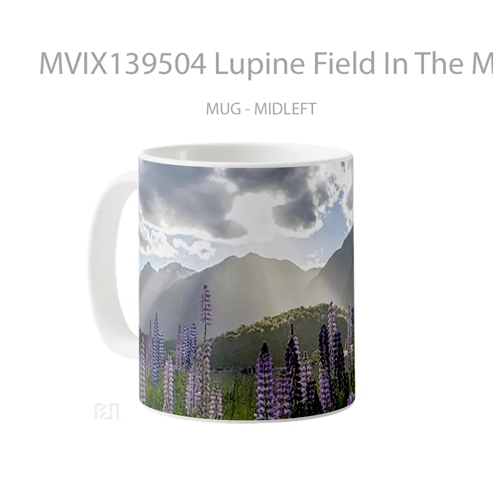 Mug Lupine Field In The Mountains Gelas Pemandangan Alam - All-side / Desain
