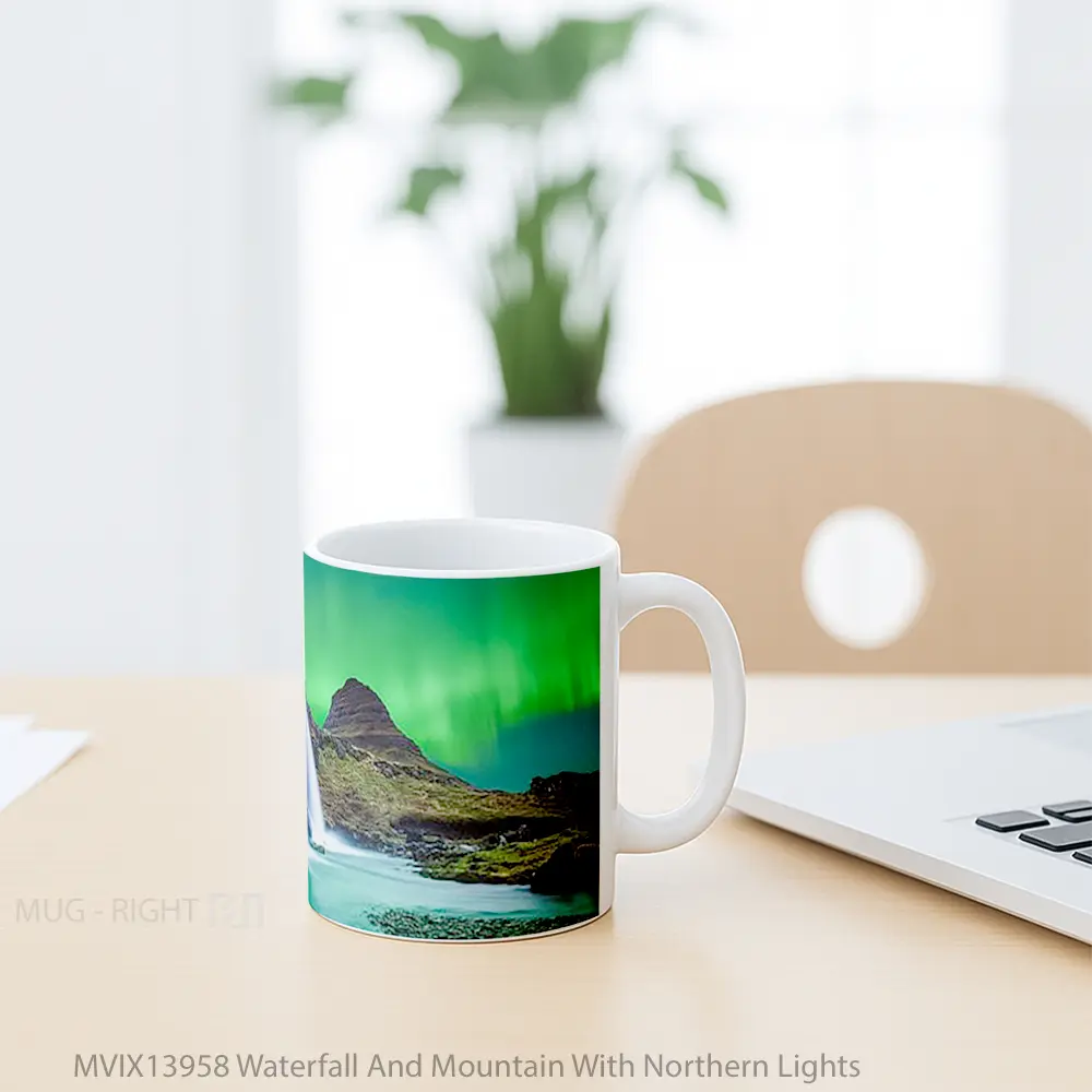 Mug Waterfall And Mountain With Northern Lights Gelas Pemandangan Alam - All-side / Desain
