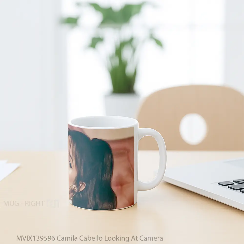 Mug Camila Cabello Looking At Camera Gelas Selebriti - All-side / Desain