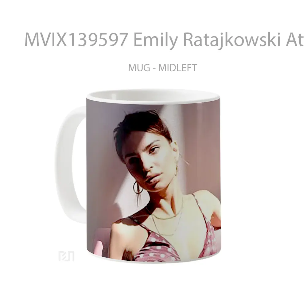 Mug Emily Ratajkowski At Sunlight Gelas Keramik Unik - All-side / Desain