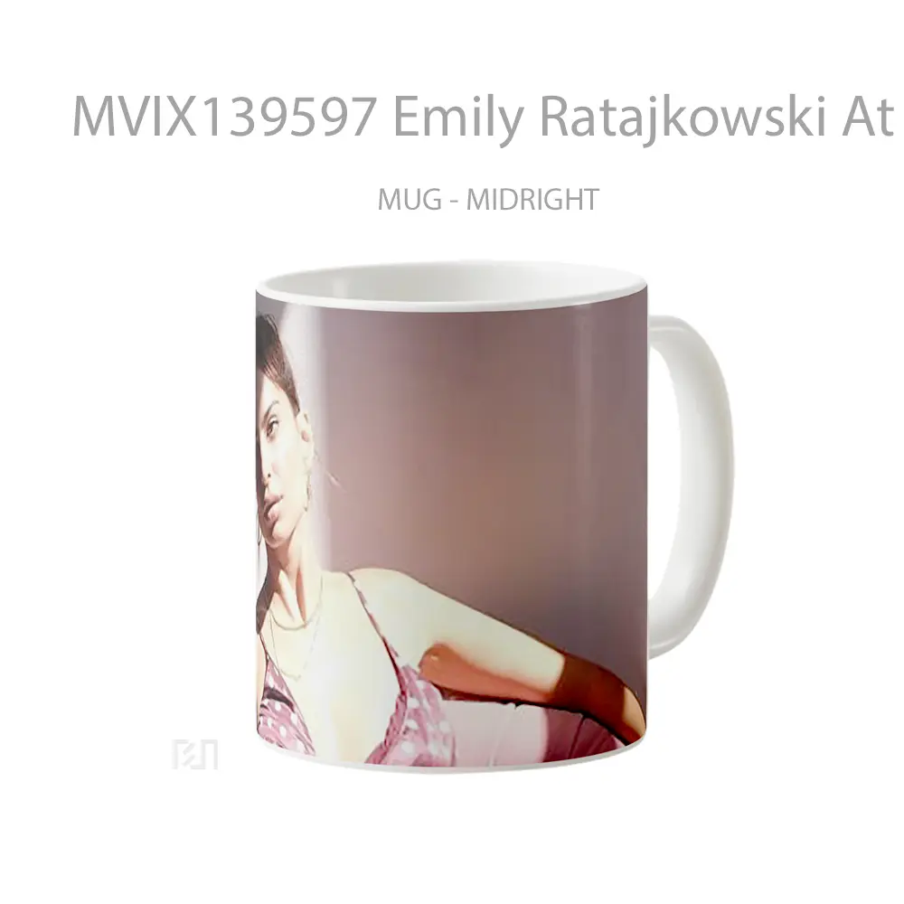 Mug Emily Ratajkowski At Sunlight Gelas Keramik Unik - All-side / Desain