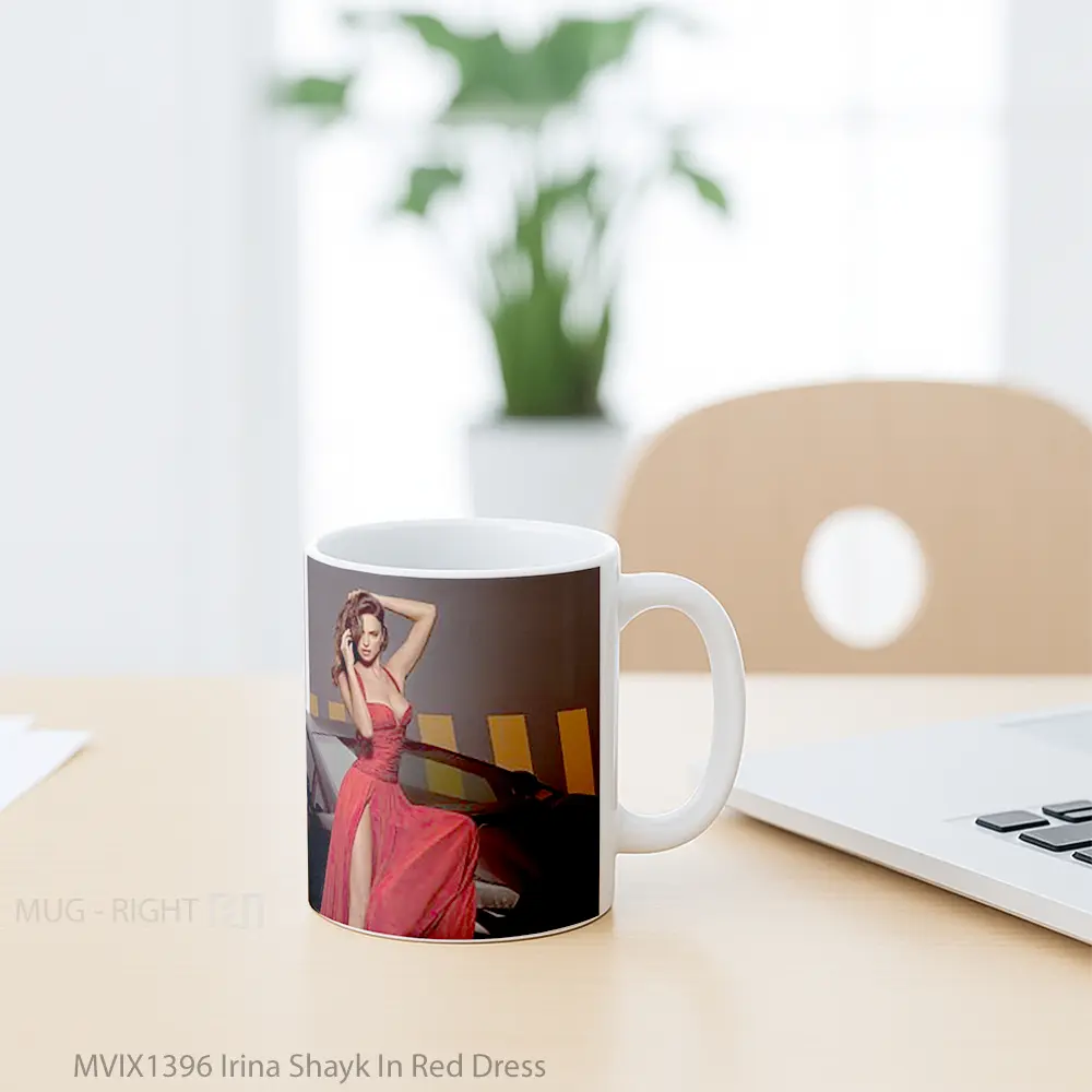 Mug Irina Shayk In Red Dress Gelas Keramik Unik - All-side / Desain