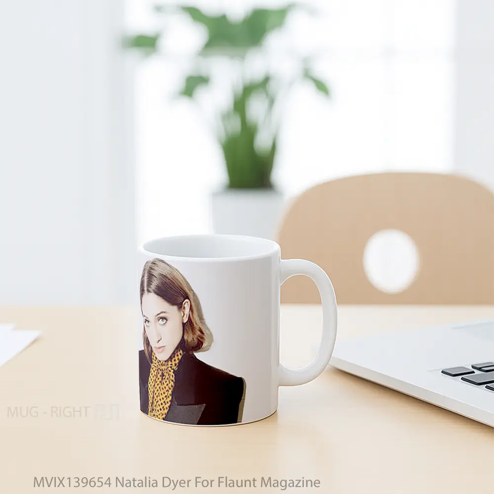 Mug Natalia Dyer For Flaunt Magazine Gelas Keramik Unik - All-side / Desain