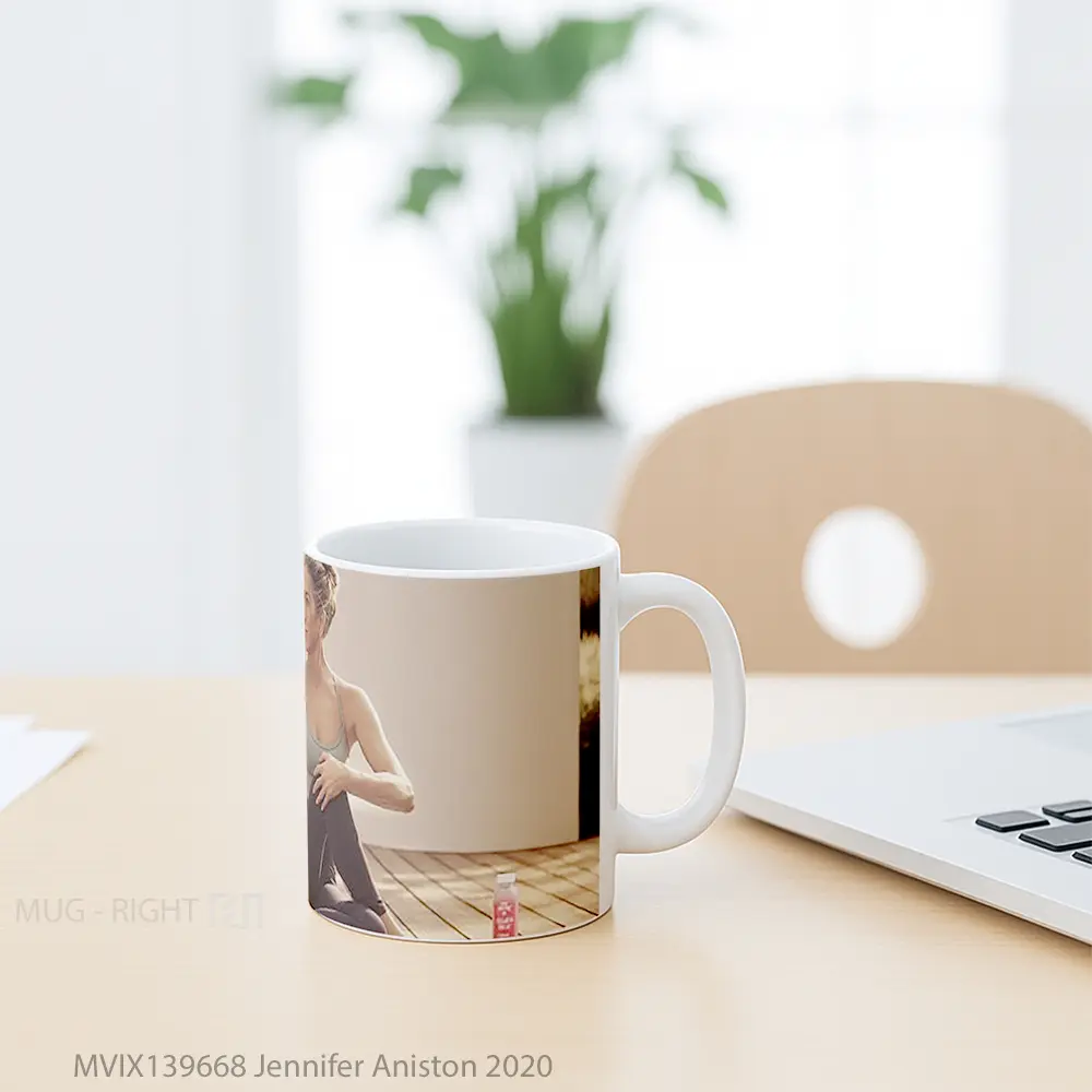 Mug Jennifer Aniston 2020 Gelas Keramik Unik - All-side / Desain