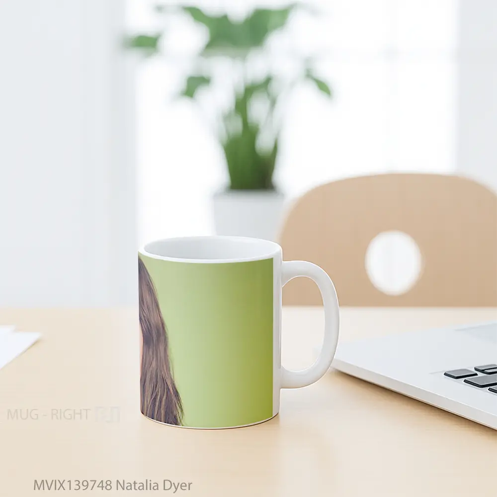 Mug Natalia Dyer Gelas Keramik Unik - All-side / Desain
