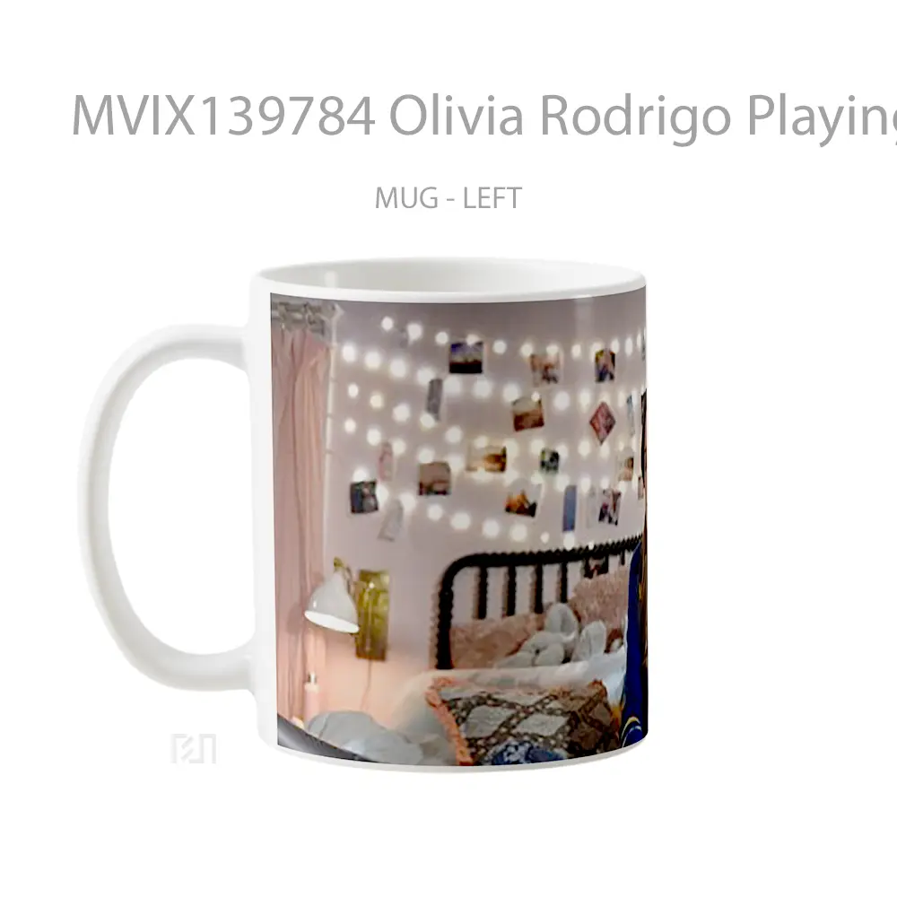 Mug Olivia Rodrigo Playing The Piano Gelas Selebriti - All-side / Desain