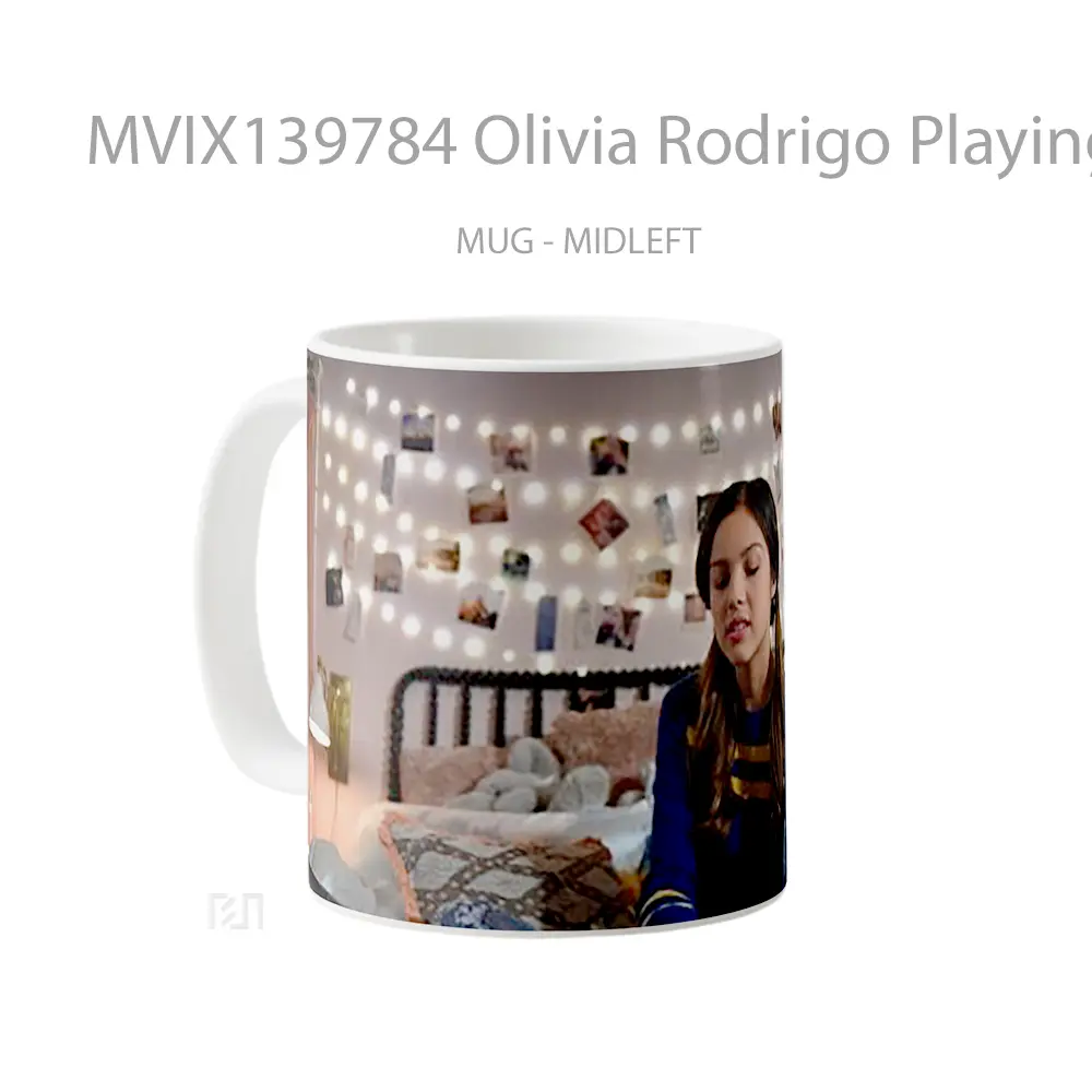 Mug Olivia Rodrigo Playing The Piano Gelas Selebriti - All-side / Desain